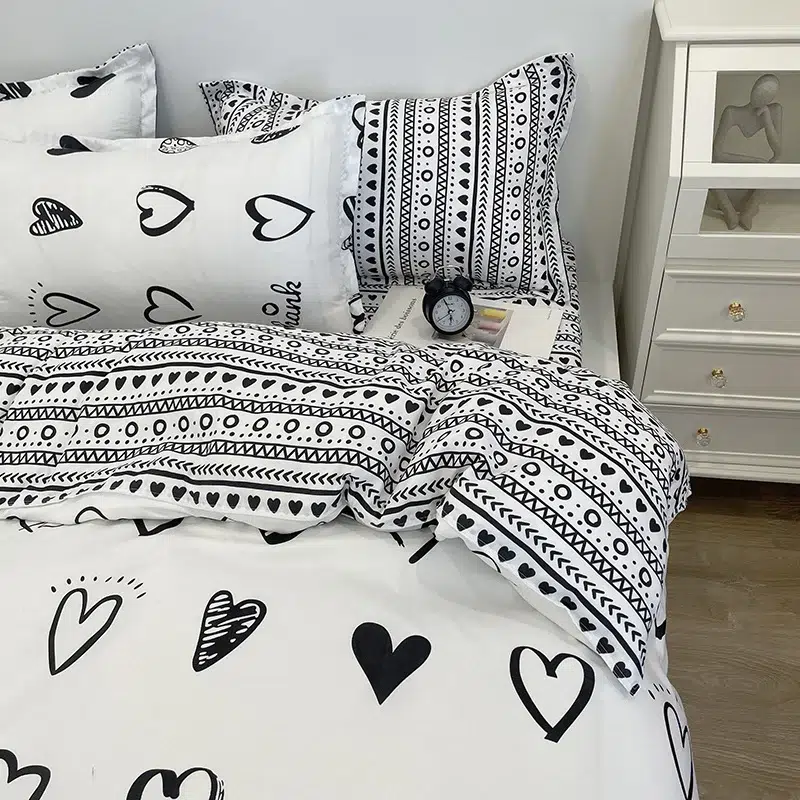 Parure de Lit Coeur Blanc et Noir Parure de Lit Coeur Blanc et Noir – Image 2
